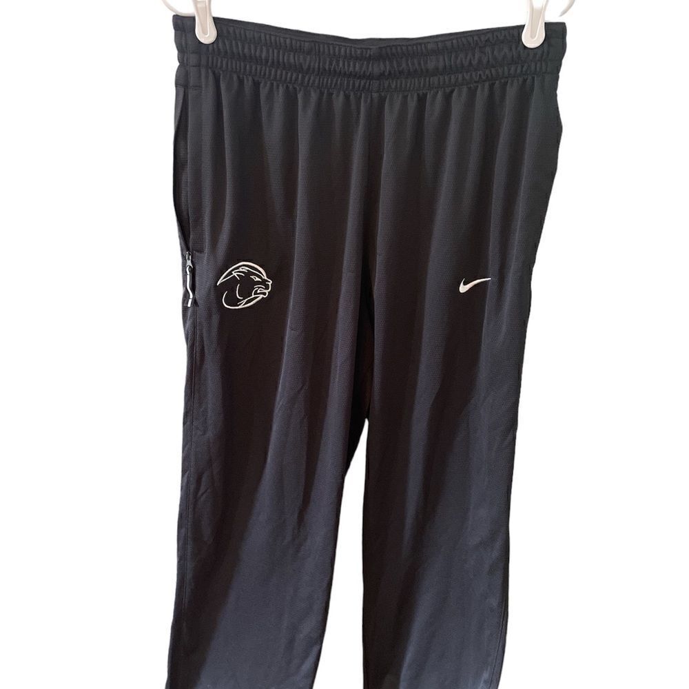 Nike Dri-Fit lightweight workout pants with ZIPPERED POCKETS!